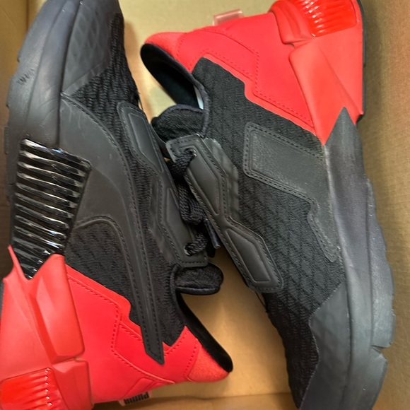 Puma sneaker Womens Black & red Athletic Cross Training Shoes - Picture 10 of 13